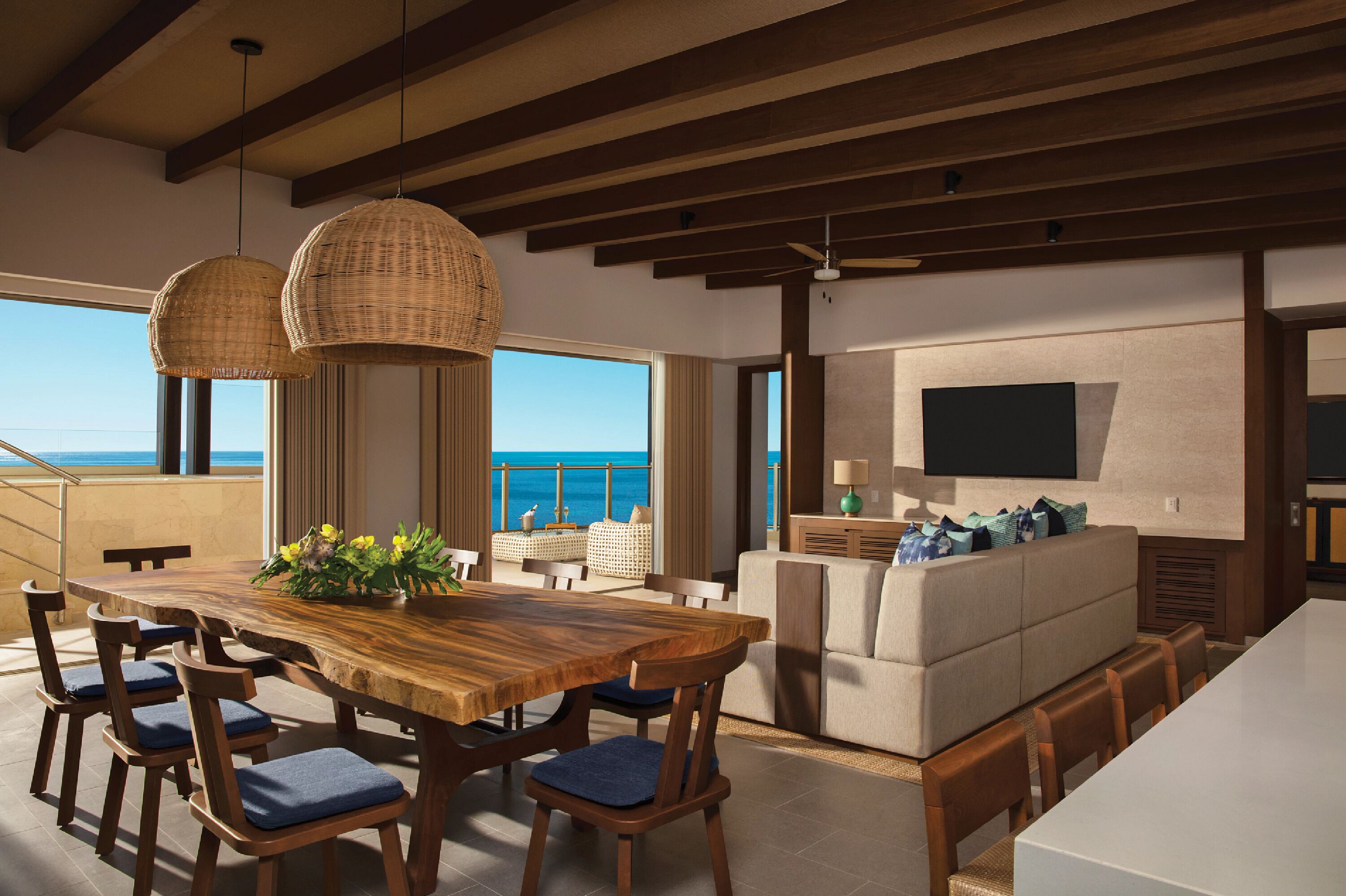 presidential suite (preferred club) | living room | smart tv, toys