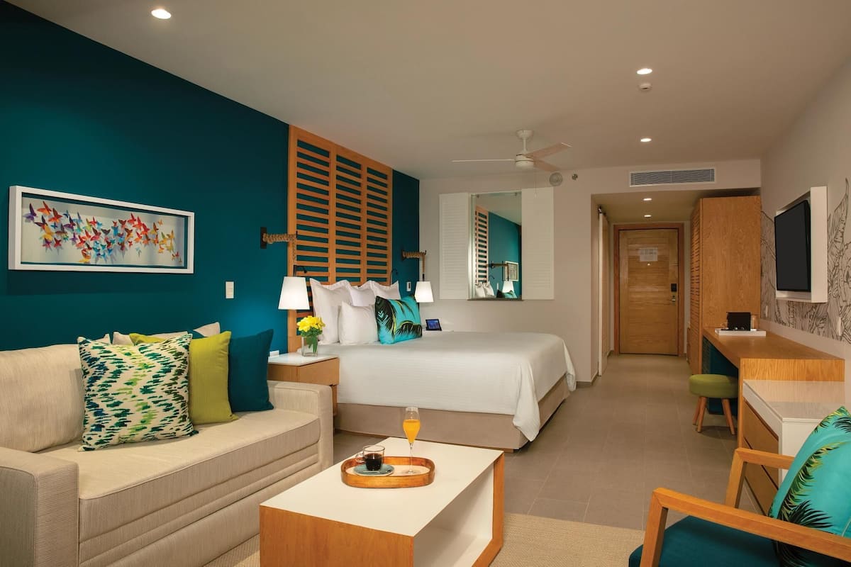 1 bedroom, premium bedding, down comforters, free minibar