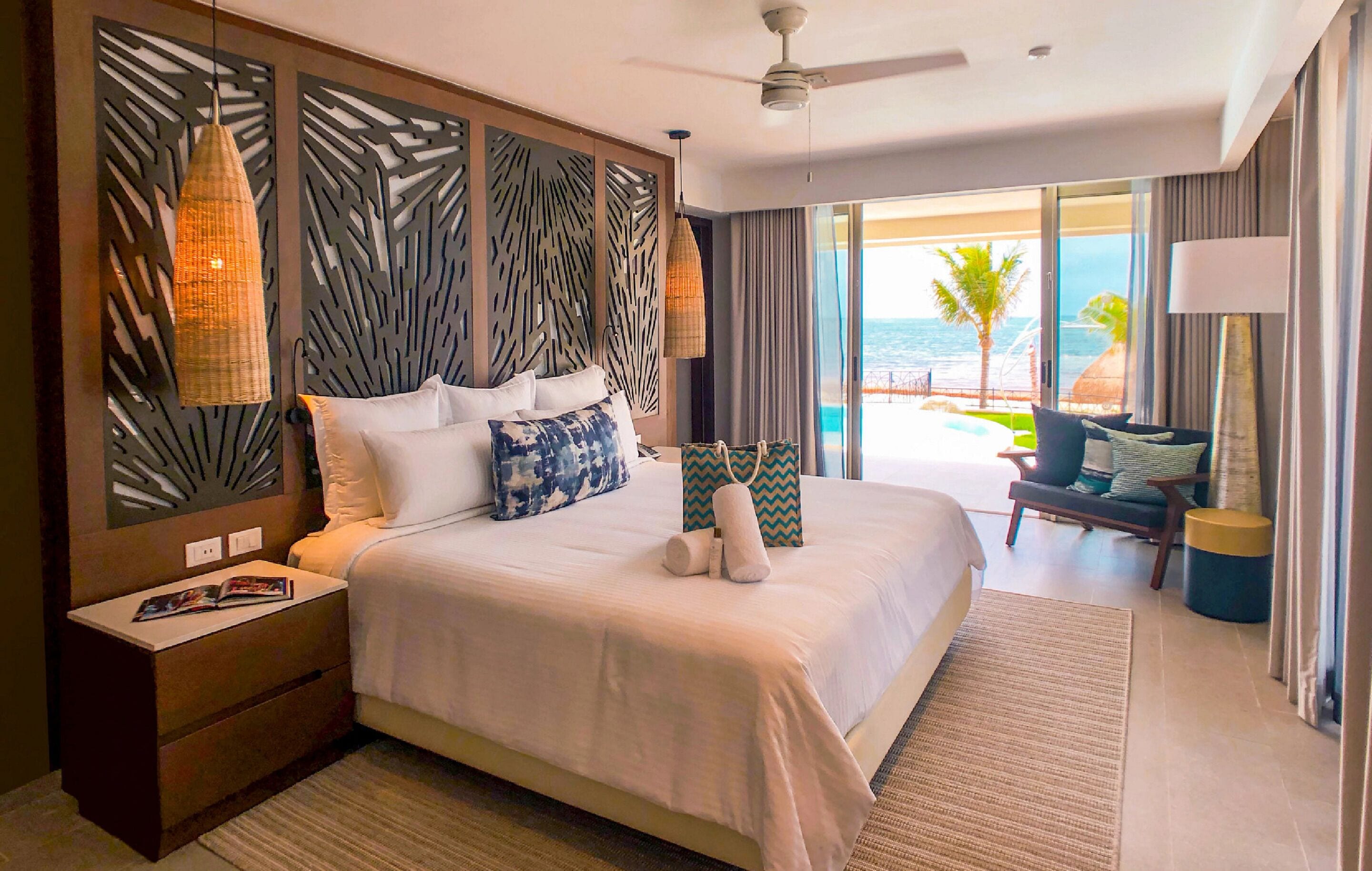 presidential suite (preferred club) | premium bedding, down duvets, free minibar, in-room safe