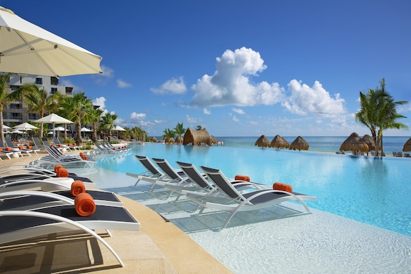 4 outdoor pools, open 8:00 AM to 9:00 PM, pool cabanas (surcharge)