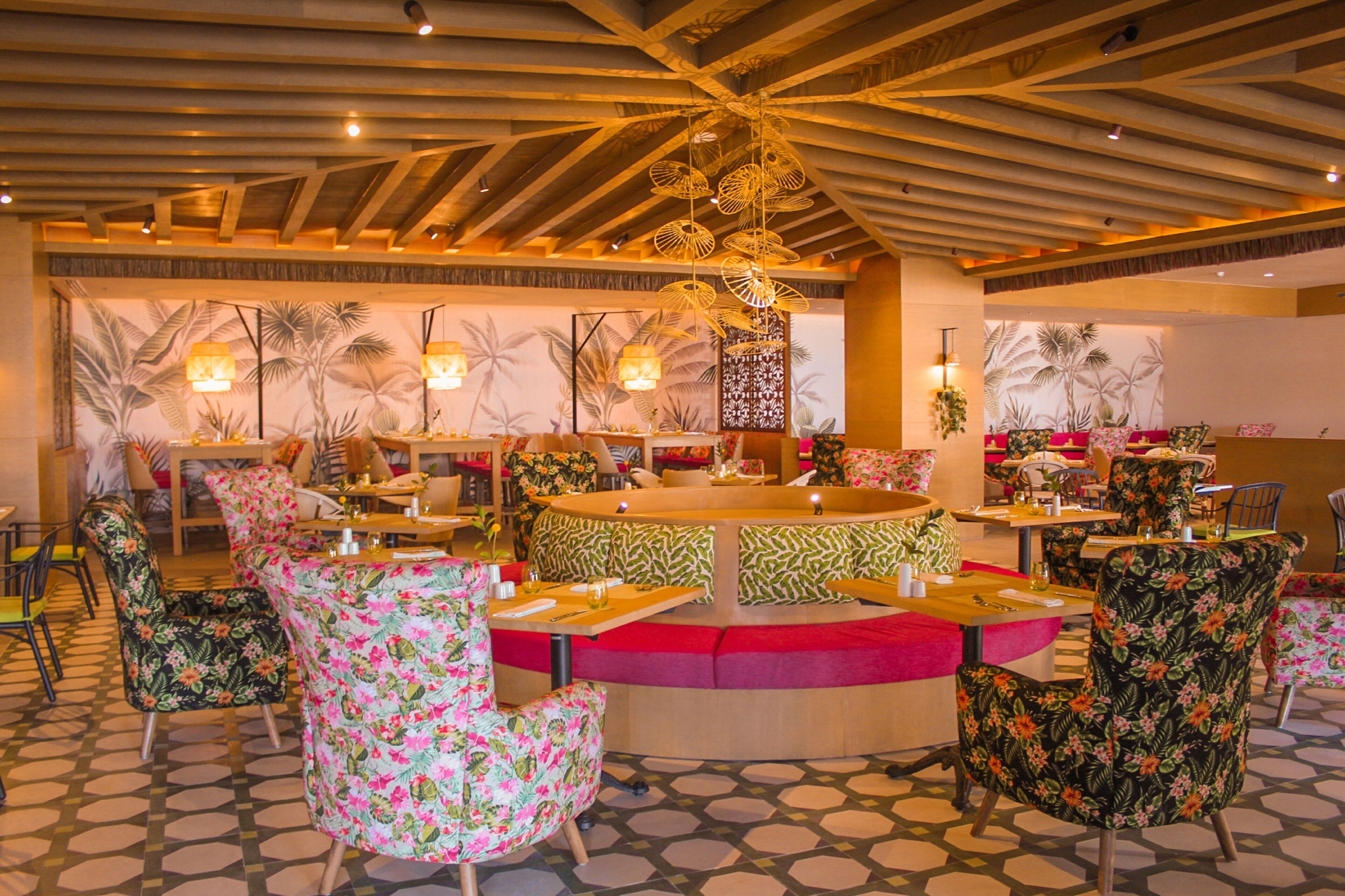 9 restaurants, breakfast, lunch, dinner served; international cuisine