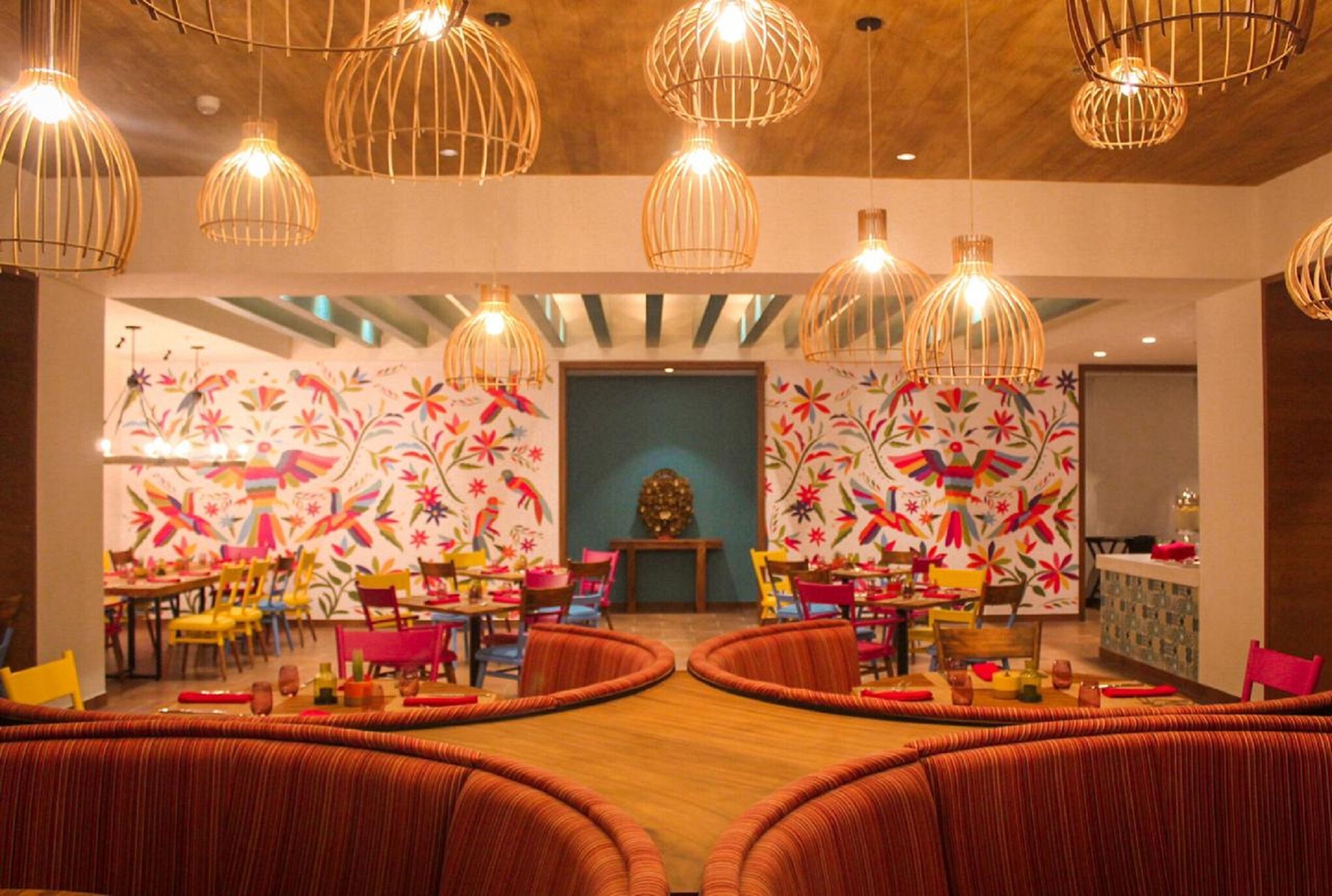 9 restaurants, breakfast, lunch, dinner served; international cuisine