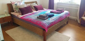 3 slaapkamers, een strijkplank/strijkijzer, wifi, beddengoed