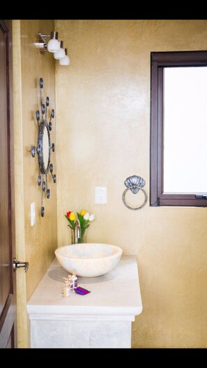 Deluxe Double Room | Bathroom