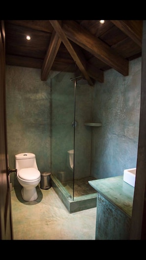 Shower - Casa Girasol (Antigua Guatemala)