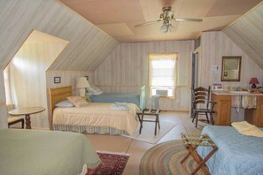Room - 11-Acres | Groups | Fire Pit | Wooded Retreat (Gold Hill)
