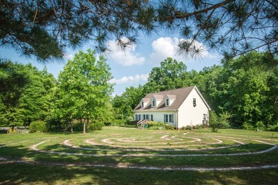 5-bedroom vacation home with a vortex and a labyrinth