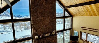 Rustic mountain home with stunning mountain views from the large deck!