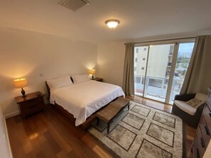 4 bedrooms, iron/ironing board, WiFi, bed sheets