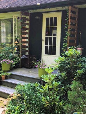 Exterior detail - Bright Two Bedroom Cottage tucked away on the Galien River Preserve (New Buffalo)