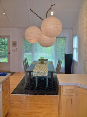 Dining - Bright Two Bedroom Cottage tucked away on the Galien River Preserve (New Buffalo)