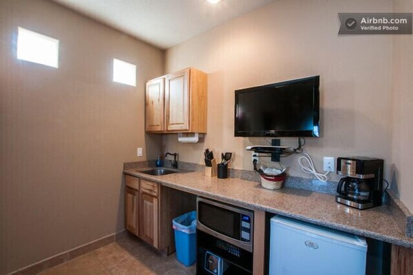 Fridge, microwave, coffee/tea maker, toaster