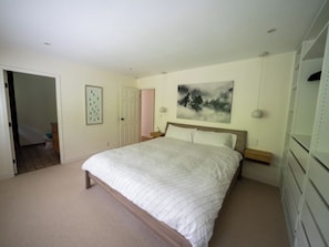 3 slaapkamers, een bureau, reisbedje, gratis wifi