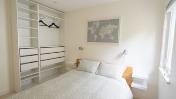 3 bedrooms, desk, travel cot, free WiFi