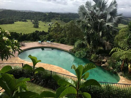 Beautiful yurt with spa and pool in the stunning Byron hinterland.
