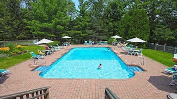 Piscina all'aperto, una piscina riscaldata