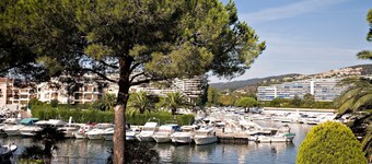 Vue la mer! Appart climatisé, Piscine + Amarrage