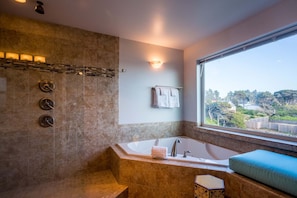 Combined shower/tub, jetted tub, hair dryer, towels