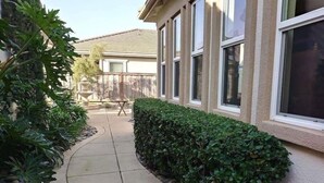 Unclassified image, 5 of 28, button - Luxury Custom Home in Oakdale Parkview (Oakdale)