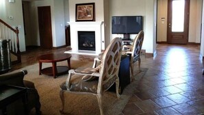 Unclassified image, 2 of 28, button - Luxury Custom Home in Oakdale Parkview (Oakdale)