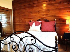 Luxury House, Multiple Beds, Park View | Premium bedding, down comforters, memory foam beds