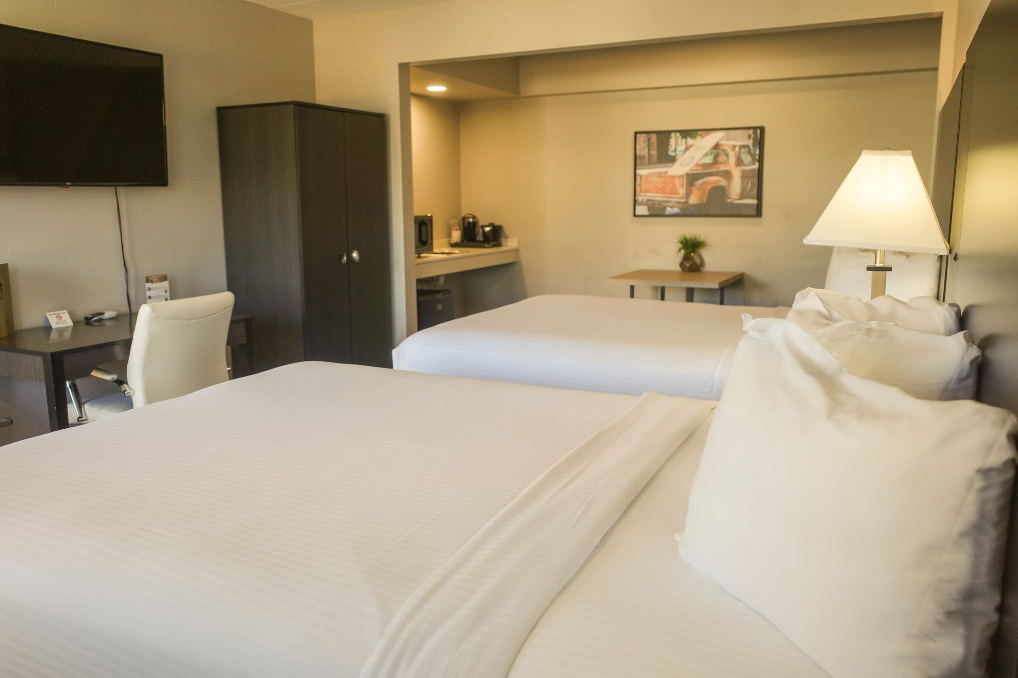 king queen queen pet friendly suite | 1 bedroom, individually decorated, desk, laptop workspace