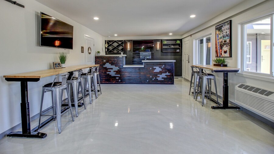 Americana Modern Hotel