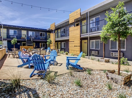 Property grounds. Americana Modern Hotel