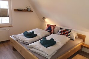 2 Schlafzimmer, Reisekinderbett, kostenloses WLAN, Bettwäsche