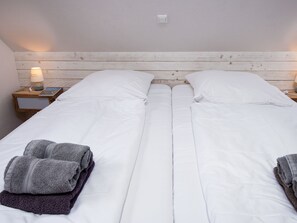 2 Schlafzimmer, Schreibtisch, Bügeleisen/Bügelbrett, Internetzugang