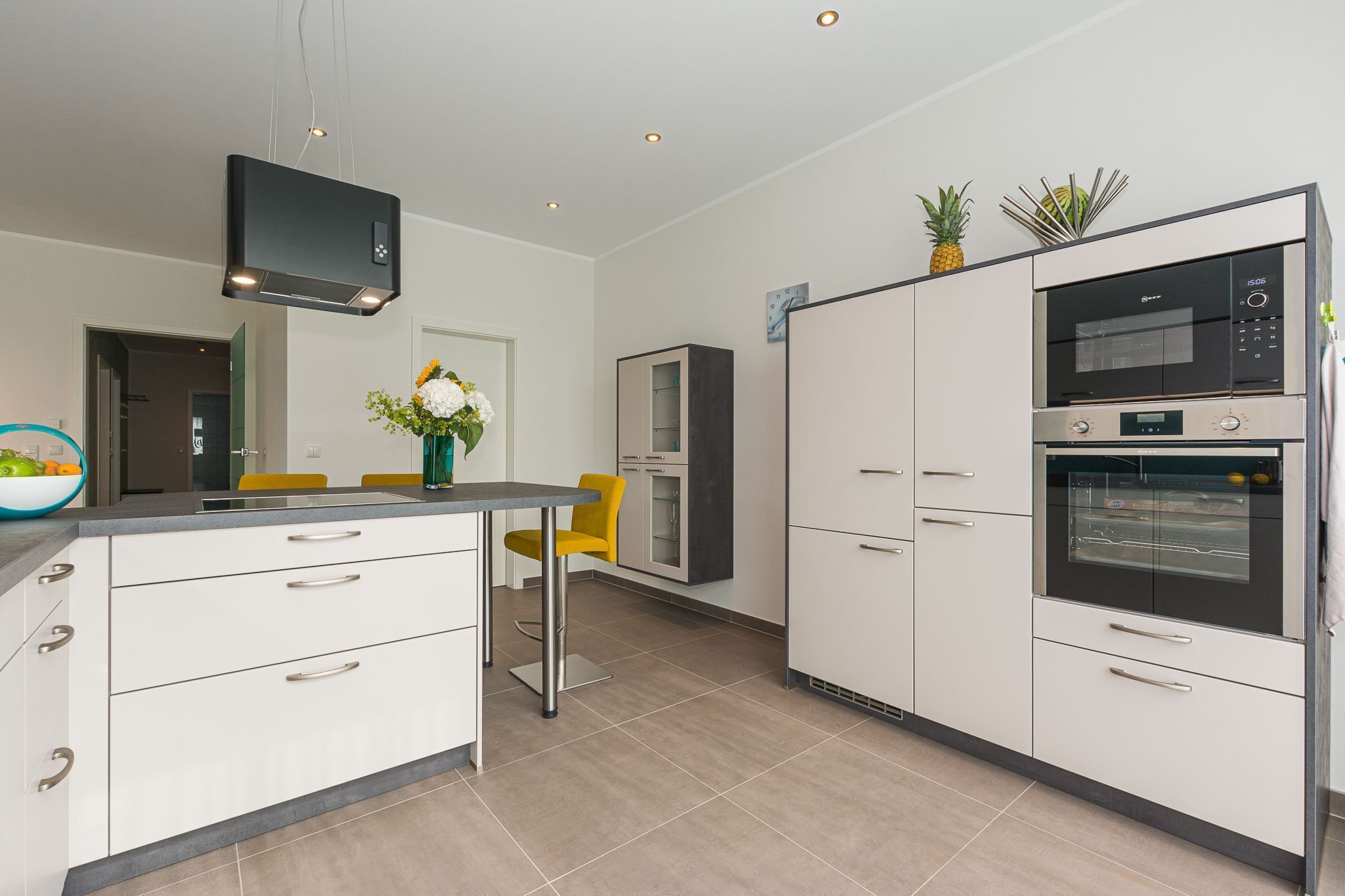 Kühlschrank, Mikrowelle, Ofen, Geschirrspüler