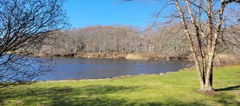 Lakefront Hus i naturlige omgivelser nær byen Strande og North Fork vingårde