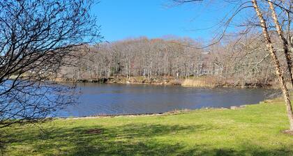 Lake House Located Near North Fork Wineries