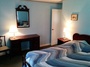 2 habitaciones, escritorio, tabla de planchar con plancha y wifi gratis 
