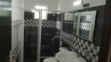 Family Apartment, 2 Bedrooms | Bathroom