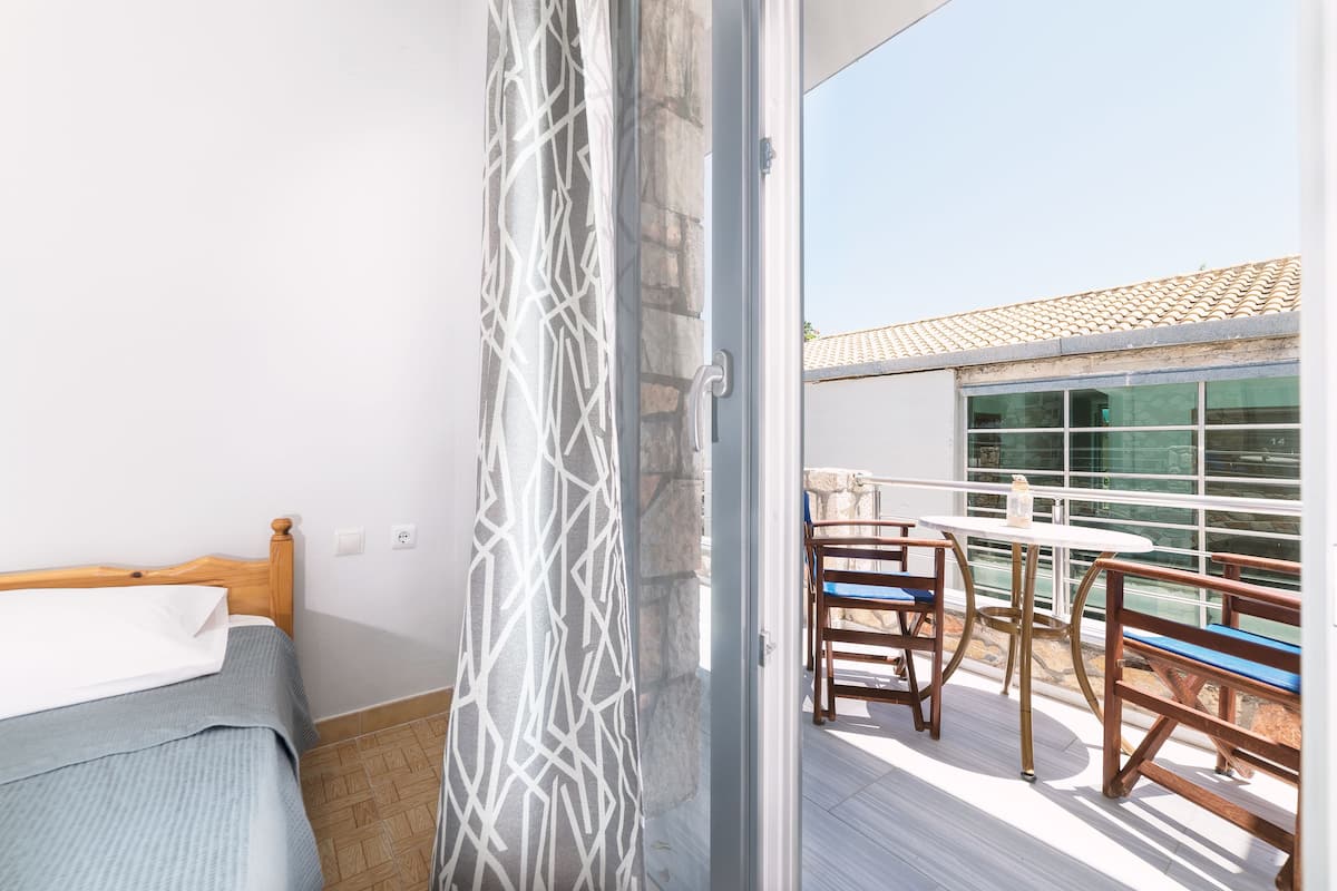 Comfort Twin Room | In-room safe, laptop workspace, iron/ironing board, free WiFi