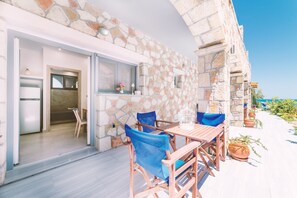 Deluxe Quadruple Room, 2 Bedrooms, Sea View | Balkoni