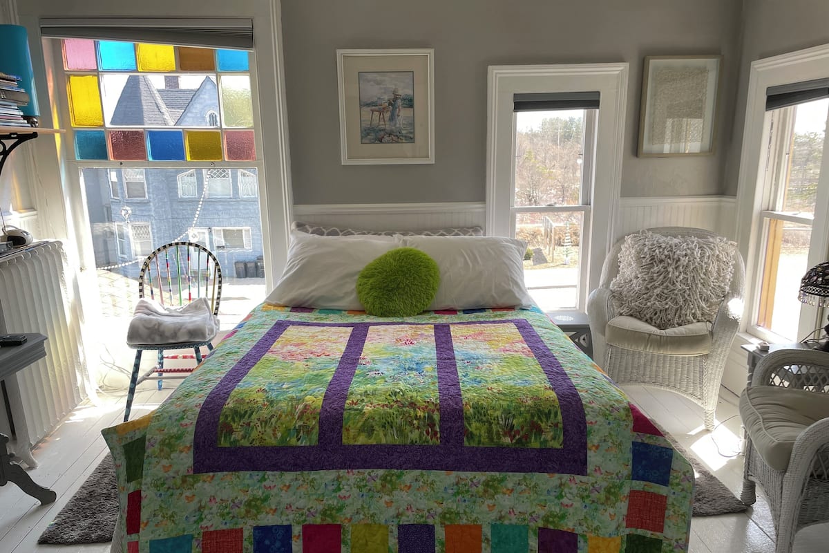 Taffy Art Room | 1 bedroom, Egyptian cotton sheets, premium bedding, pillowtop beds