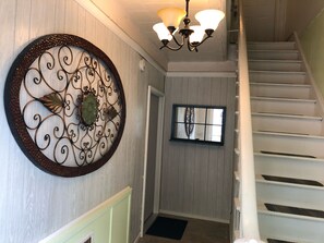 Interior - Cozy French Pied a terre - King bed, washer/dryer (Schenectady)