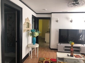 Interior - Cozy French Pied a terre - King bed, washer/dryer (Schenectady)