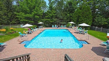 Piscina all'aperto, una piscina riscaldata