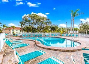 Piscine extérieure, piscine chauffée