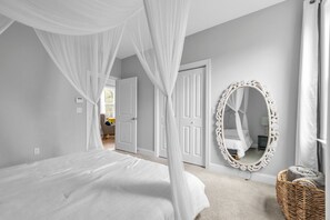 1 bedroom, iron/ironing board, travel crib, WiFi - Chattanooga *Brand New Carriage Home* (Chattanooga)