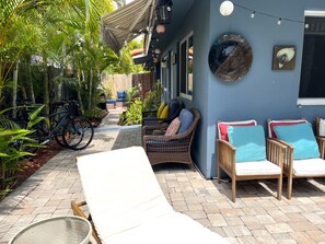 Terrace/patio - Garden Oasis with Private Heated Pool & Spa, 2 miles from Fort Lauderdale Beach  (Oakland Park)