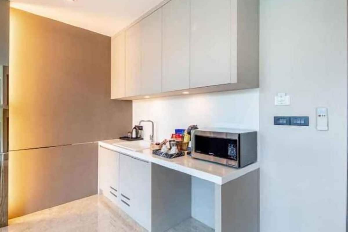Dapur pribadi | Mesin espresso, mesin pembuat kopi/teh, lemari es, dan microwave