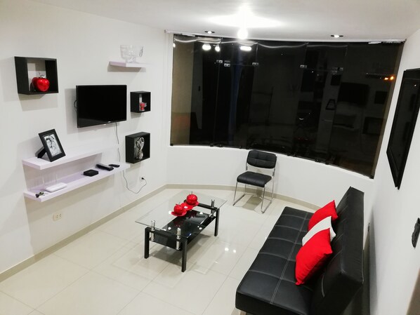 City Apartment, 2 Bedrooms, City View | Living room | Smart TV, Netflix