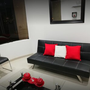 City Apartment, 2 Bedrooms, City View | Living area