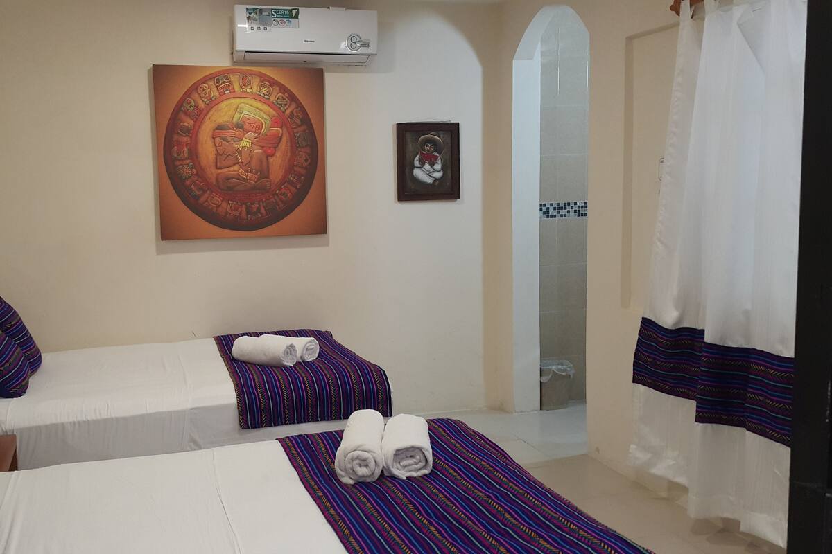 Habitacion Chichen Itza | Laptop workspace, blackout drapes, iron/ironing board (on request)