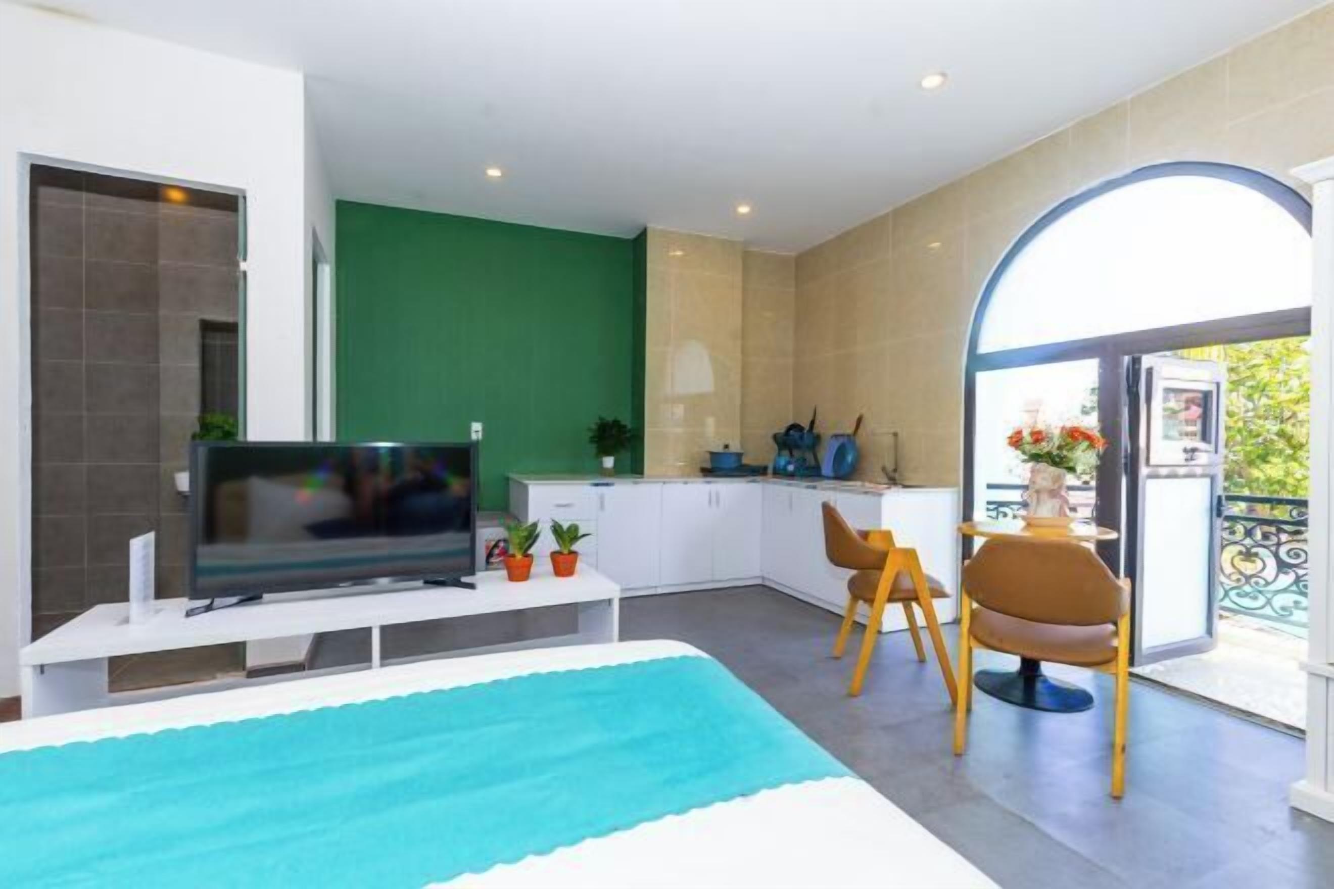 Minibar, decoración individual, mobiliario individual y escritorio