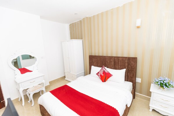 Deluxe Double Room Single Use | 1 bedroom, minibar, individually decorated, individually furnished